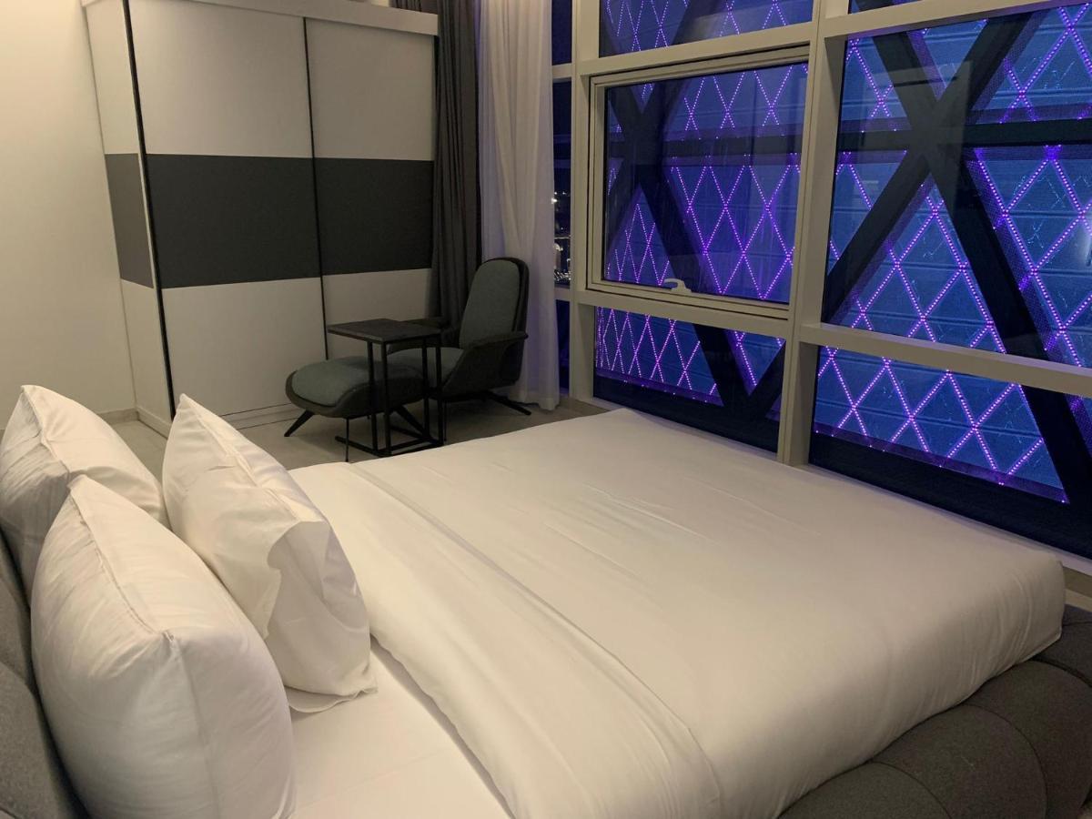 Century Marina Hotel - Lusail Exteriör bild A bedroom at the hotel
