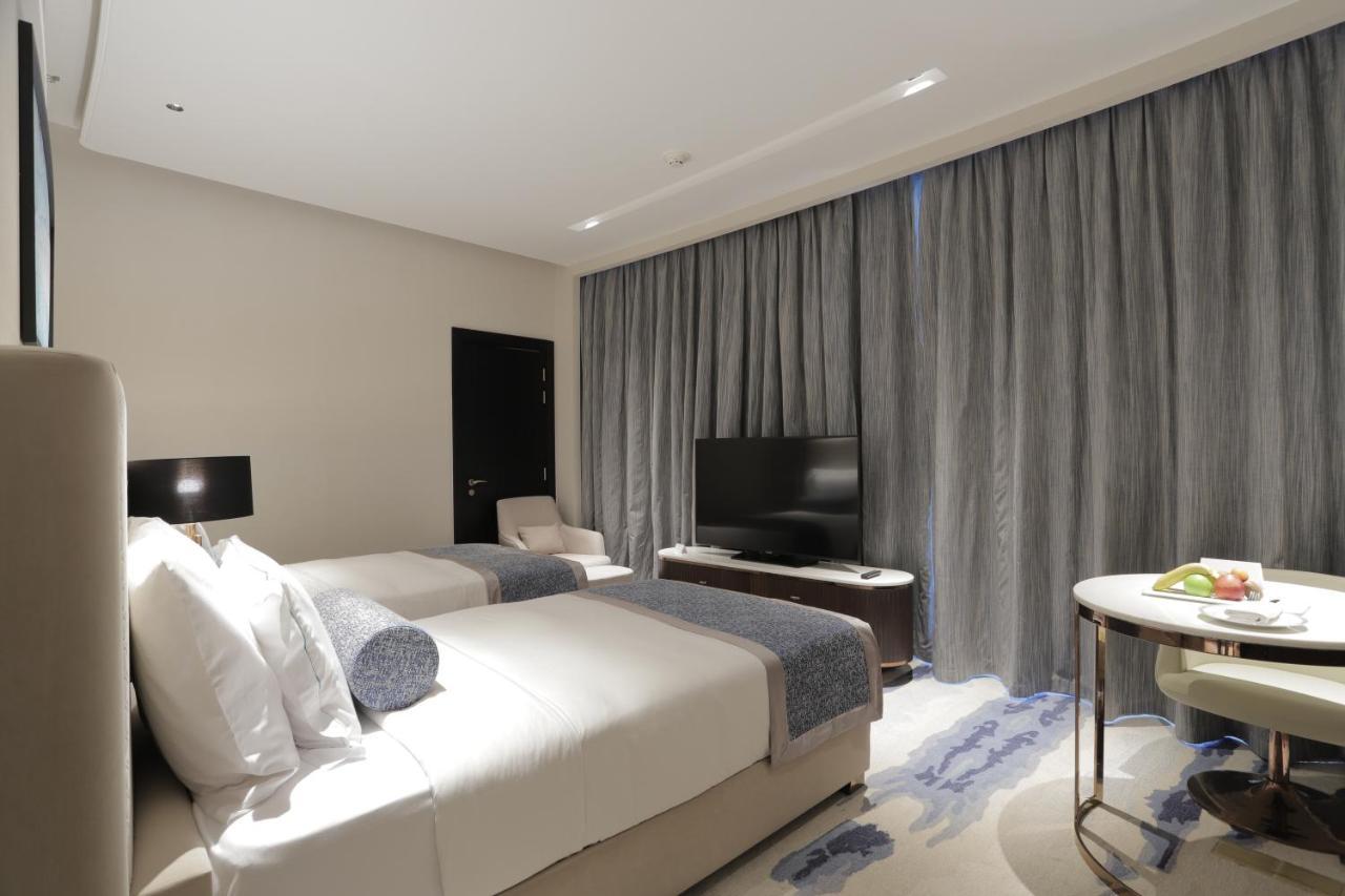 Century Marina Hotel - Lusail Exteriör bild Deluxe Room