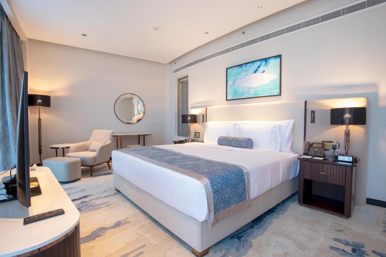 Century Marina Hotel - Lusail Exteriör bild Deluxe Room