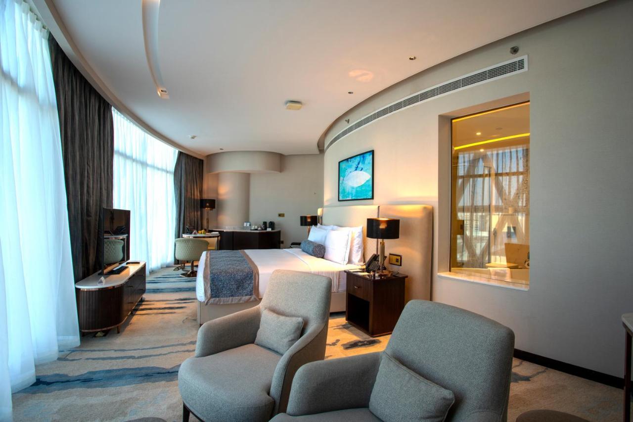 Century Marina Hotel - Lusail Exteriör bild A suite at the hotel