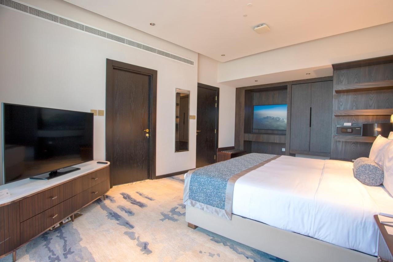 Century Marina Hotel - Lusail Exteriör bild A bedroom at the hotel