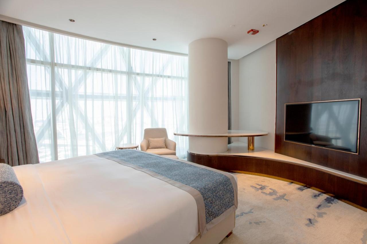 Century Marina Hotel - Lusail Exteriör bild A bedroom at the hotel