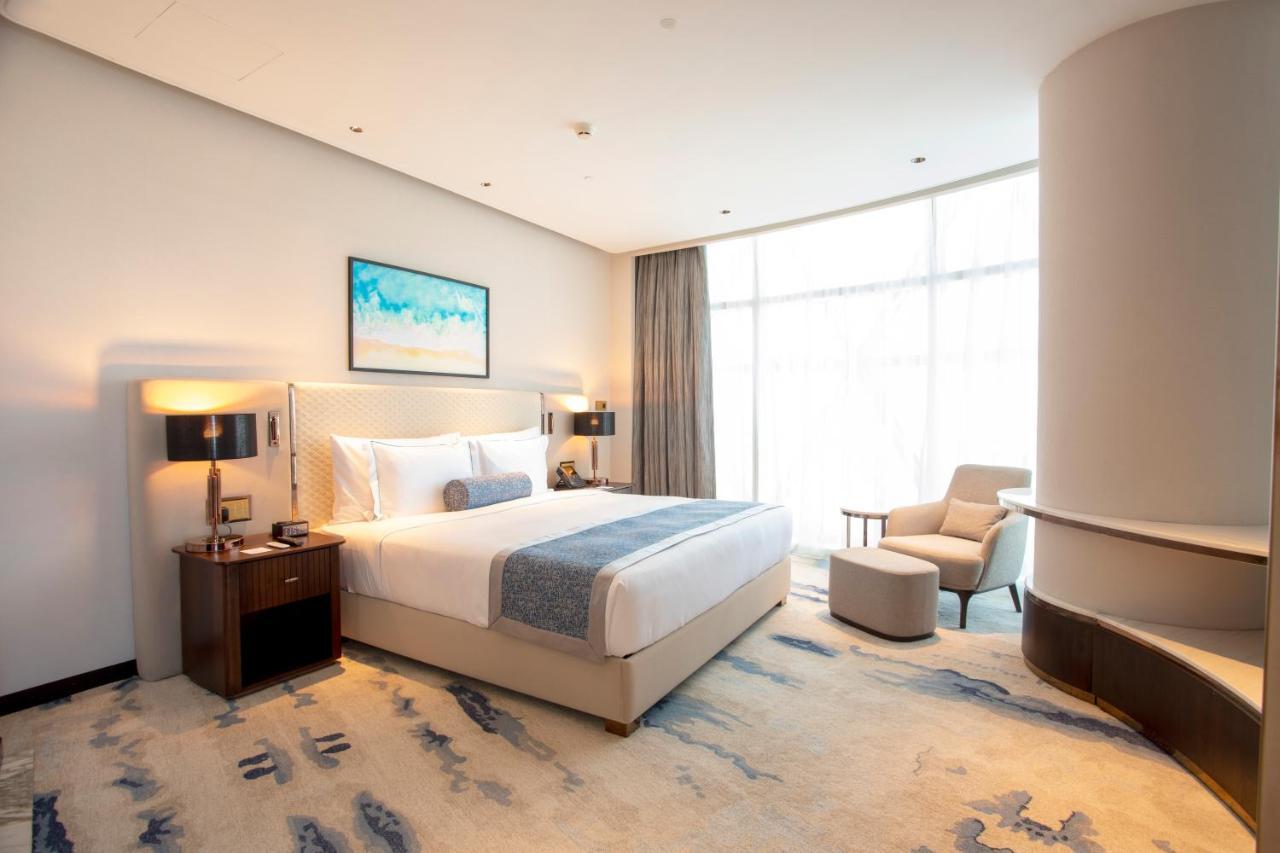 Century Marina Hotel - Lusail Exteriör bild A bedroom at the hotel