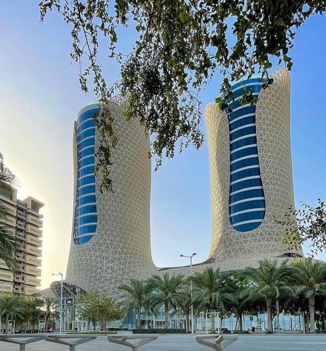 Century Marina Hotel - Lusail Exteriör bild Al Hamra Towers