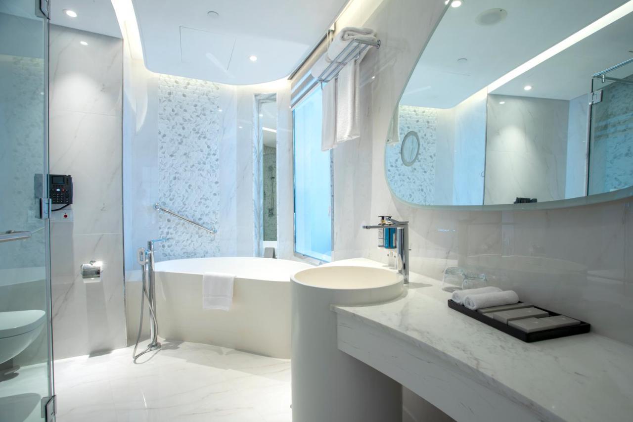 Century Marina Hotel - Lusail Exteriör bild Bathroom