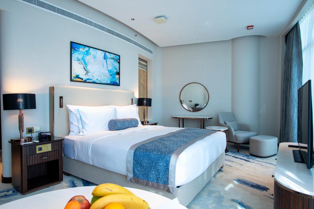 Century Marina Hotel - Lusail Exteriör bild A bedroom at the hotel
