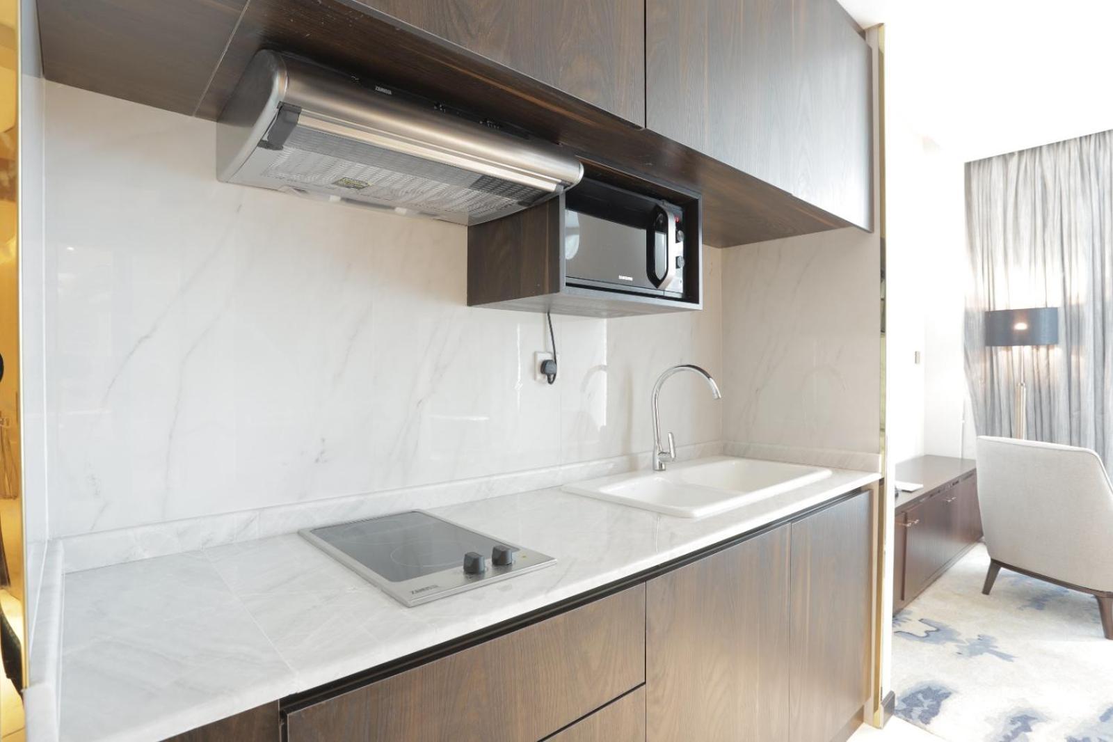 Century Marina Hotel - Lusail Exteriör bild A modern kitchen